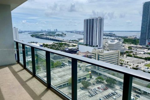 Снять в аренду кондоминиум в Майами, Флорида 2 спальни, 81.57м2, № 1957892 - фото 10