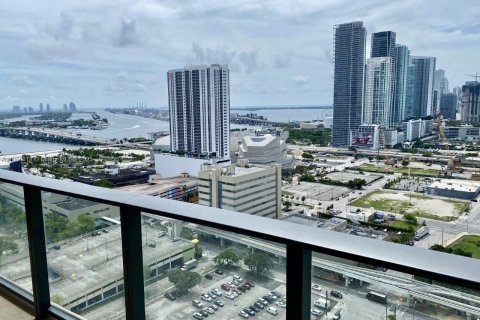 Снять в аренду кондоминиум в Майами, Флорида 2 спальни, 81.57м2, № 1957892 - фото 2