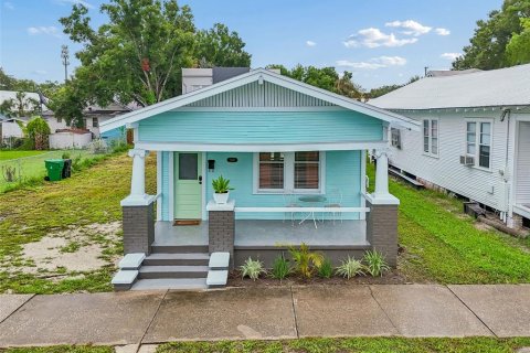 House in Tampa, Florida 2 bedrooms, 94.76 sq.m. № 2294496