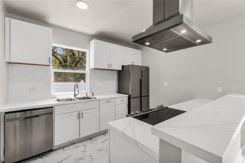 Villa ou maison à louer à Sanford, Floride: 2 chambres, 95.78 m2 № 2433180 - photo 2