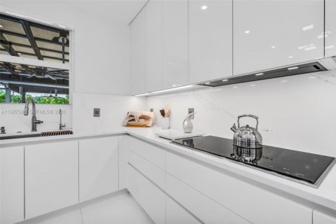 Casa en venta en Weston, Florida, 5 dormitorios, 361.2 m2 № 1999680 - foto 1