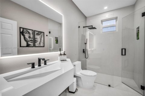 Casa en venta en Weston, Florida, 5 dormitorios, 361.2 m2 № 1999680 - foto 4