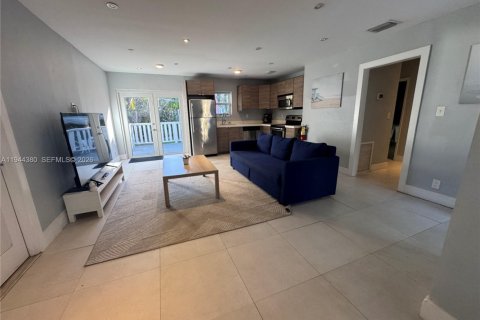 Снять в аренду виллу или дом в Холливуд, Флорида 3 спальни, 121.7м2, № 2001582 - фото 3