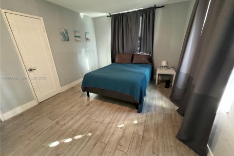 Снять в аренду виллу или дом в Холливуд, Флорида 3 спальни, 121.7м2, № 2001582 - фото 2