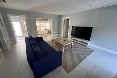 Снять в аренду виллу или дом в Холливуд, Флорида 3 спальни, 121.7м2, № 2001582 - фото 5