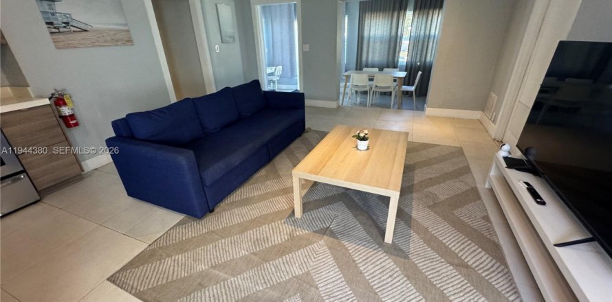 Дом в Холливуд, Флорида 3 спальни, 121.7м2 № 2001582