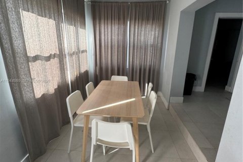 Снять в аренду виллу или дом в Холливуд, Флорида 3 спальни, 121.7м2, № 2001582 - фото 16