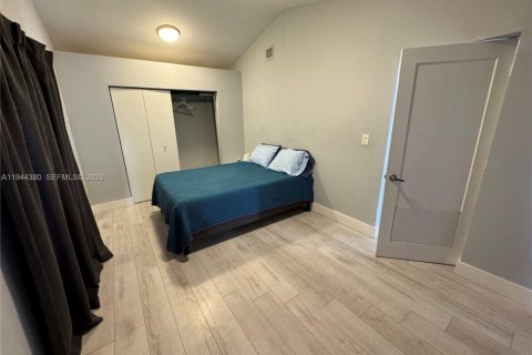 Снять в аренду виллу или дом в Холливуд, Флорида 3 спальни, 121.7м2, № 2001582 - фото 6