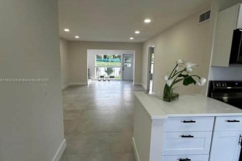 Condo in Lake Worth, Florida, 1 bedroom  № 1887500 - photo 5