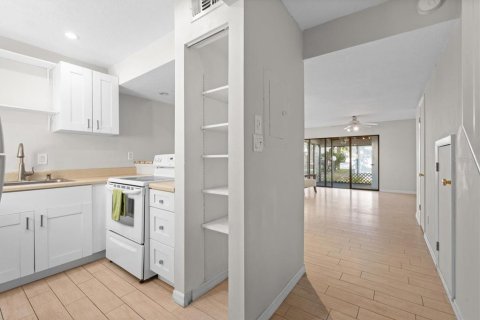 Adosado en venta en Sarasota, Florida, 2 dormitorios, 97.36 m2 № 1532342 - foto 3