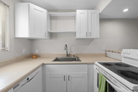 Adosado en venta en Sarasota, Florida, 2 dormitorios, 97.36 m2 № 1532342 - foto 2