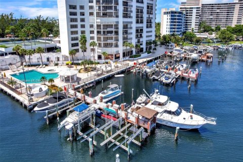 Купить кондоминиум в Халландейл-Бич, Флорида 2 спальни, 144.28м2, № 1959148 - фото 6