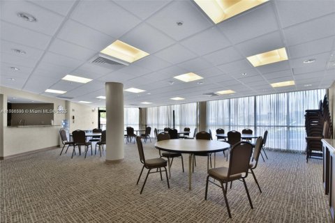 Купить кондоминиум в Халландейл-Бич, Флорида 2 спальни, 144.28м2, № 1959148 - фото 15