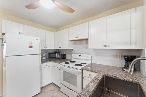 House in Pompano Beach, Florida 2 bedrooms, 97.18 sq.m. № 2240690 - photo 6