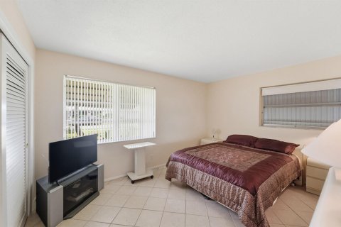 House in Pompano Beach, Florida 2 bedrooms, 97.18 sq.m. № 2240690 - photo 9