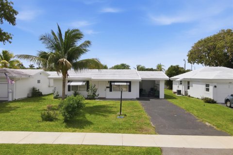 House in Pompano Beach, Florida 2 bedrooms, 97.18 sq.m. № 2240690