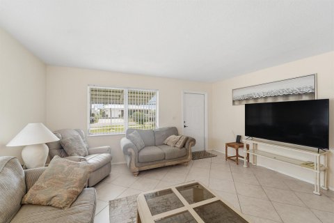 House in Pompano Beach, Florida 2 bedrooms, 97.18 sq.m. № 2240690 - photo 3