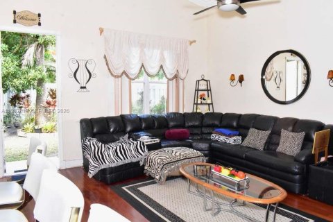 Casa en venta en Pembroke Pines, Florida, 3 dormitorios, 184.97 m2 № 2049924 - foto 7