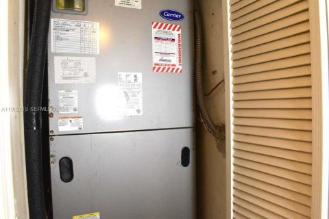 Casa en venta en Pembroke Pines, Florida, 3 dormitorios, 184.97 m2 № 2049924 - foto 23