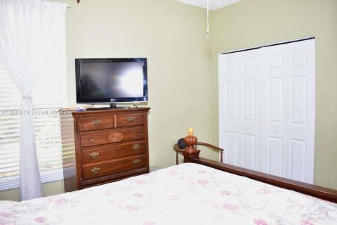 Casa en venta en Pembroke Pines, Florida, 3 dormitorios, 184.97 m2 № 2049924 - foto 15