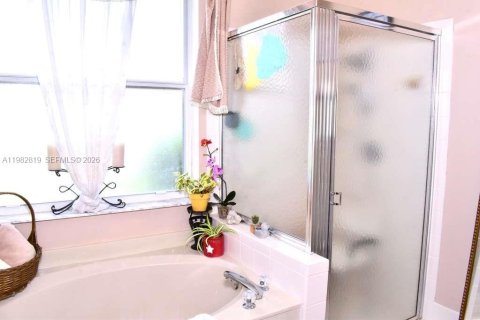 Casa en venta en Pembroke Pines, Florida, 3 dormitorios, 184.97 m2 № 2049924 - foto 12