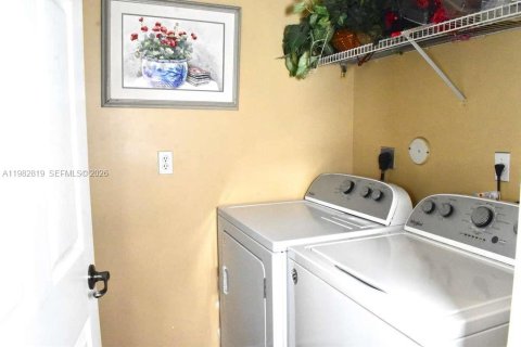 Casa en venta en Pembroke Pines, Florida, 3 dormitorios, 184.97 m2 № 2049924 - foto 20