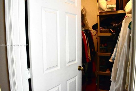 Casa en venta en Pembroke Pines, Florida, 3 dormitorios, 184.97 m2 № 2049924 - foto 13