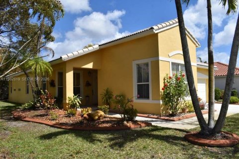 Casa en venta en Pembroke Pines, Florida, 3 dormitorios, 184.97 m2 № 2049924 - foto 28