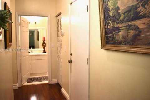 Casa en venta en Pembroke Pines, Florida, 3 dormitorios, 184.97 m2 № 2049924 - foto 10