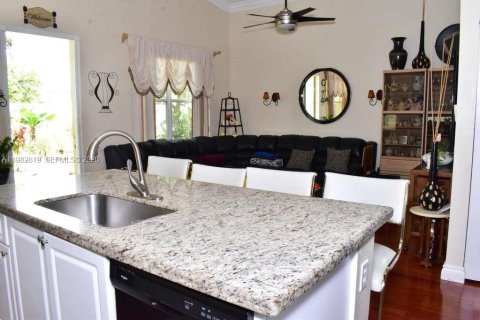 Casa en venta en Pembroke Pines, Florida, 3 dormitorios, 184.97 m2 № 2049924 - foto 5