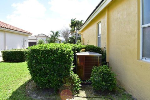 Casa en venta en Pembroke Pines, Florida, 3 dormitorios, 184.97 m2 № 2049924 - foto 29