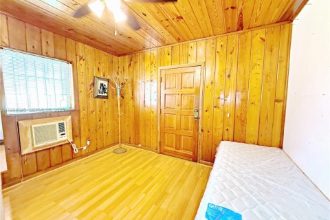 House in Hialeah, Florida 5 bedrooms, 157.19 sq.m. № 1965559 - photo 14