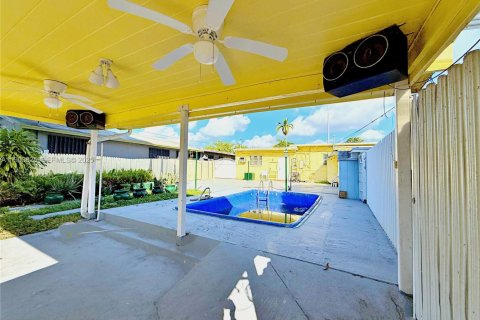 House in Hialeah, Florida 5 bedrooms, 157.19 sq.m. № 1965559 - photo 29