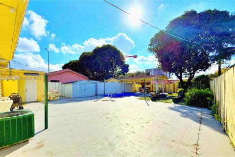 House in Hialeah, Florida 5 bedrooms, 157.19 sq.m. № 1965559 - photo 30