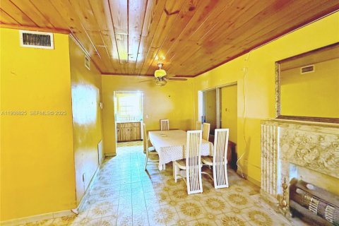 House in Hialeah, Florida 5 bedrooms, 157.19 sq.m. № 1965559 - photo 9