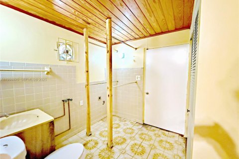 House in Hialeah, Florida 5 bedrooms, 157.19 sq.m. № 1965559 - photo 21