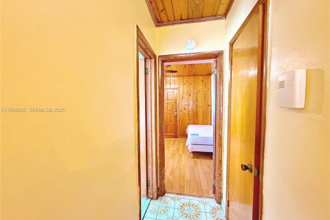 House in Hialeah, Florida 5 bedrooms, 157.19 sq.m. № 1965559 - photo 16