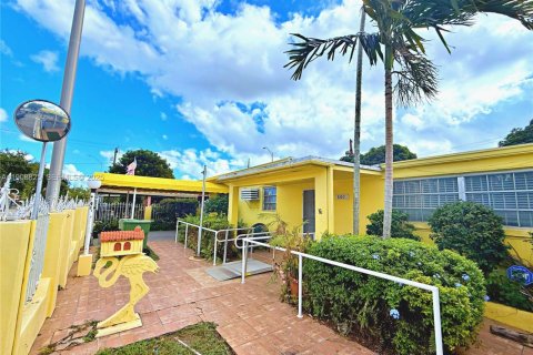 House in Hialeah, Florida 5 bedrooms, 157.19 sq.m. № 1965559 - photo 26