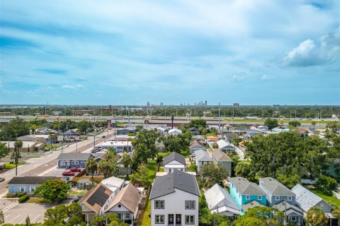 Commercial property in Tampa, Florida 6 bedrooms, 404.12 sq.m. № 1884730 - photo 3