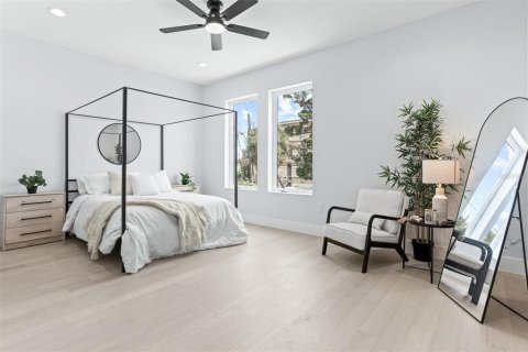 Commercial property in Tampa, Florida 6 bedrooms, 404.12 sq.m. № 1884730 - photo 13