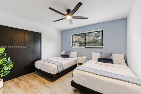 Casa en venta en Miami, Florida, 6 dormitorios, 243.22 m2 № 2008261 - foto 14