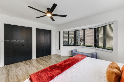 Casa en venta en Miami, Florida, 6 dormitorios, 243.22 m2 № 2008261 - foto 29