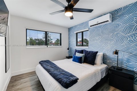 Casa en venta en Miami, Florida, 6 dormitorios, 243.22 m2 № 2008261 - foto 18
