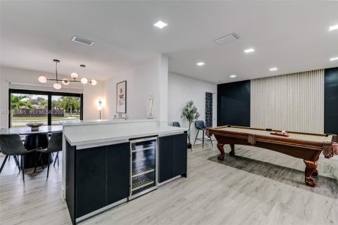 Casa en venta en Miami, Florida, 6 dormitorios, 243.22 m2 № 2008261 - foto 7