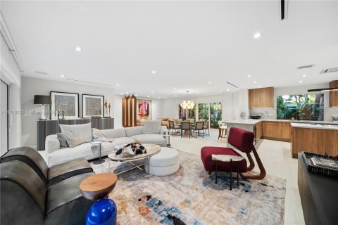 Casa en venta en Miami Shores, Florida, 4 dormitorios, 228.91 m2 № 1967045 - foto 13