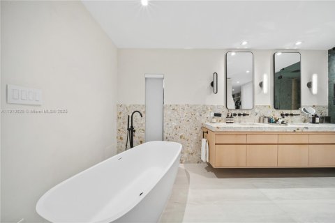 Casa en venta en Miami Shores, Florida, 4 dormitorios, 228.91 m2 № 1967045 - foto 29