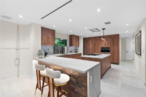Casa en venta en Miami Shores, Florida, 4 dormitorios, 228.91 m2 № 1967045 - foto 19