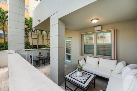 Townhouse in Coral Gables, Florida 2 bedrooms, 186.73 sq.m. № 1807862 - photo 17