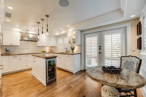Townhouse in Coral Gables, Florida 2 bedrooms, 186.73 sq.m. № 1807862 - photo 18