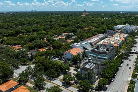 Townhouse in Coral Gables, Florida 2 bedrooms, 186.73 sq.m. № 1807862 - photo 24